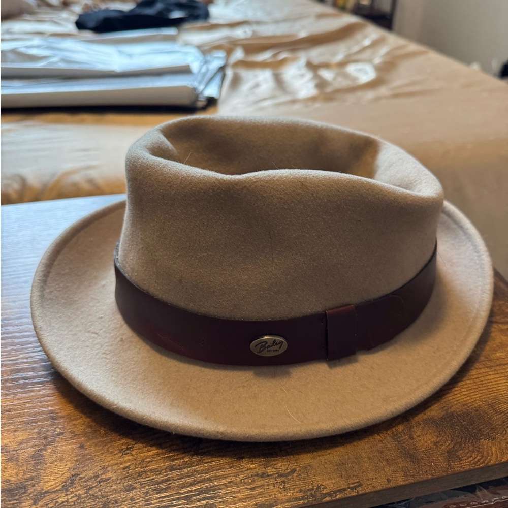 Vintage Bailey of Hollywood, 100% wool Fedora with Brown Leather Band